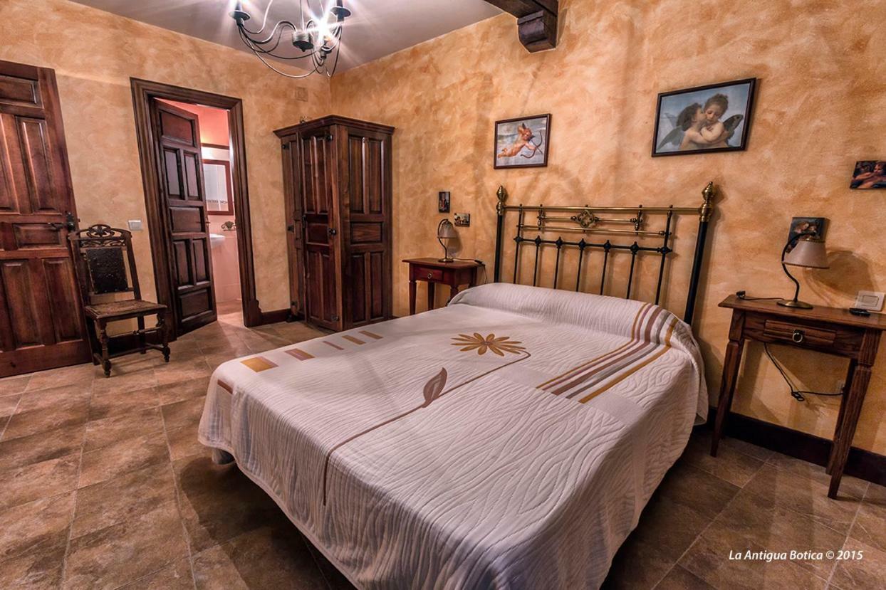 La Antigua Botica Guest House Pasaron Bagian luar foto