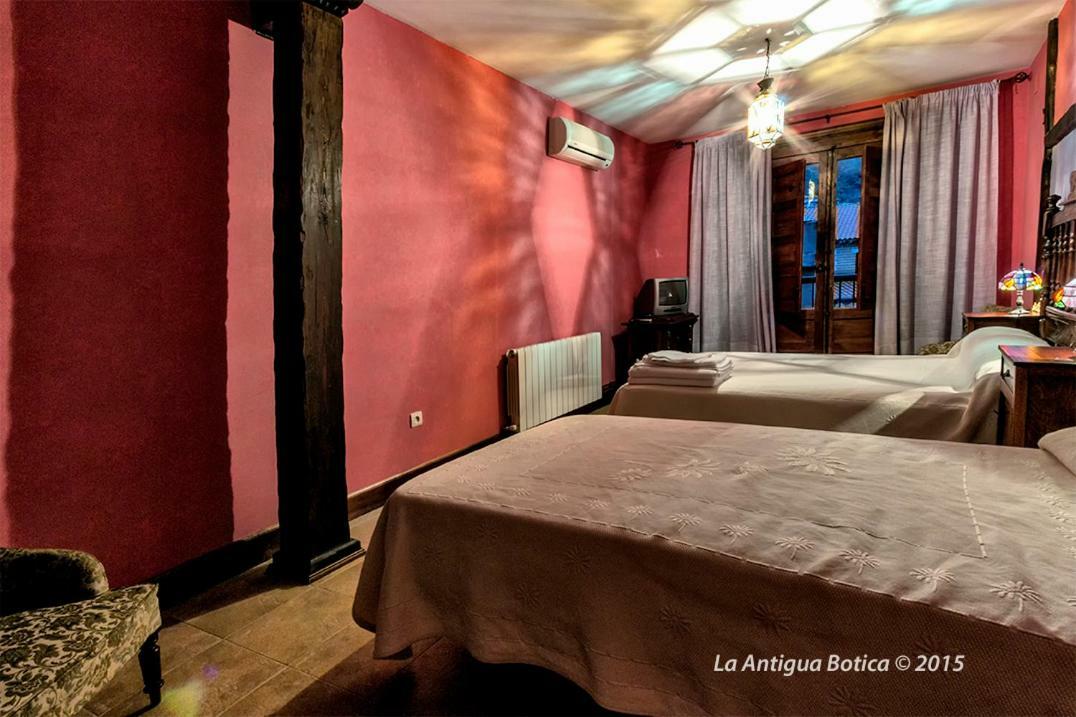 La Antigua Botica Guest House Pasaron Bagian luar foto