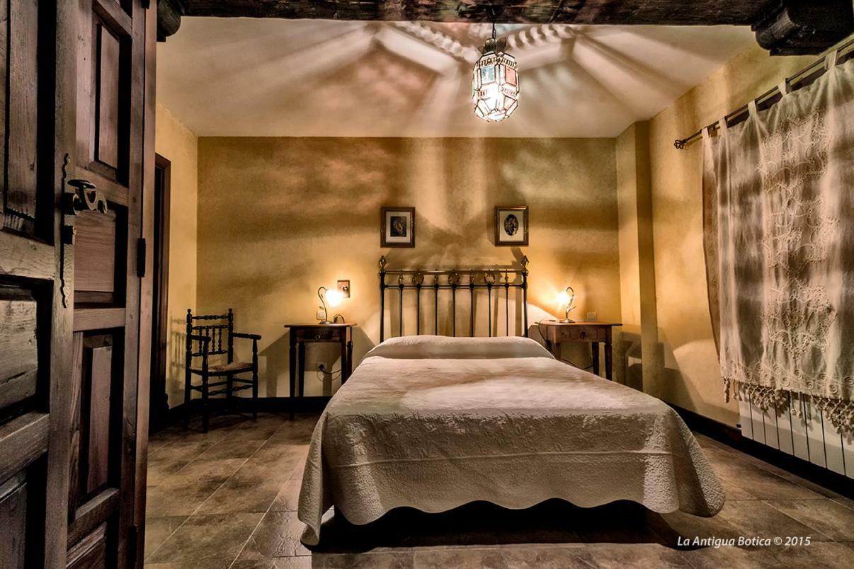La Antigua Botica Guest House Pasaron Bagian luar foto