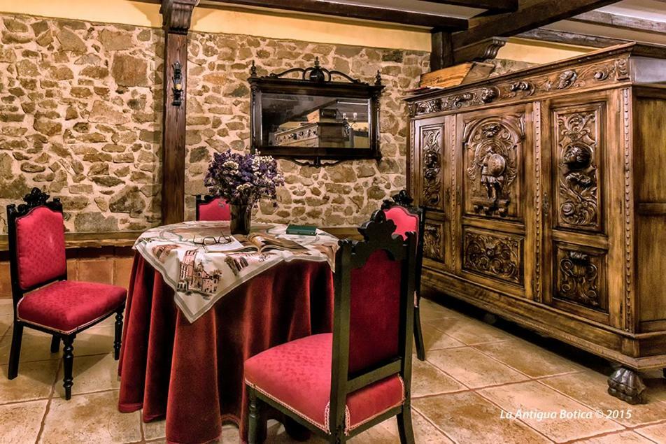 La Antigua Botica Guest House Pasaron Bagian luar foto